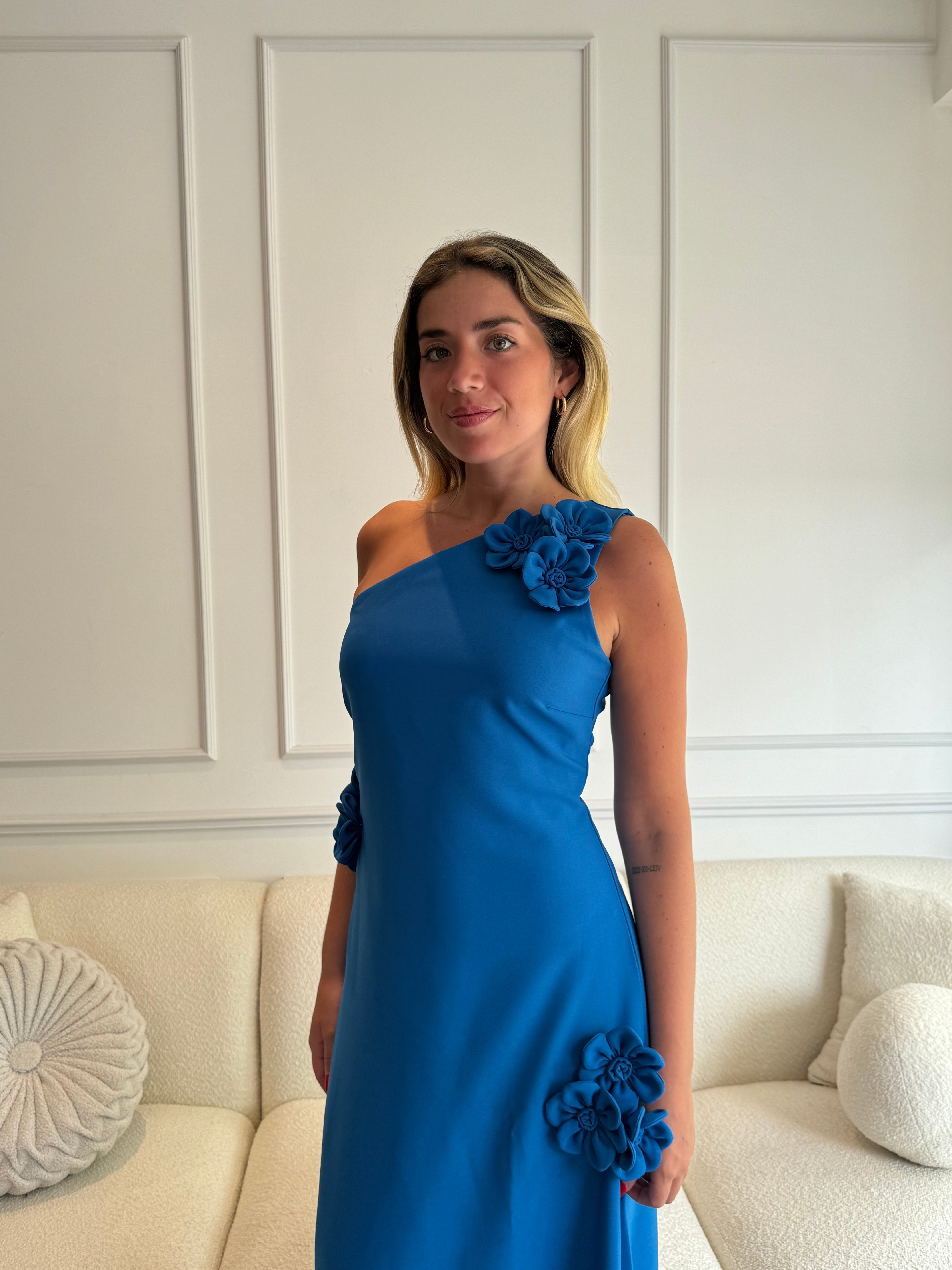 vestido azul elegante flor