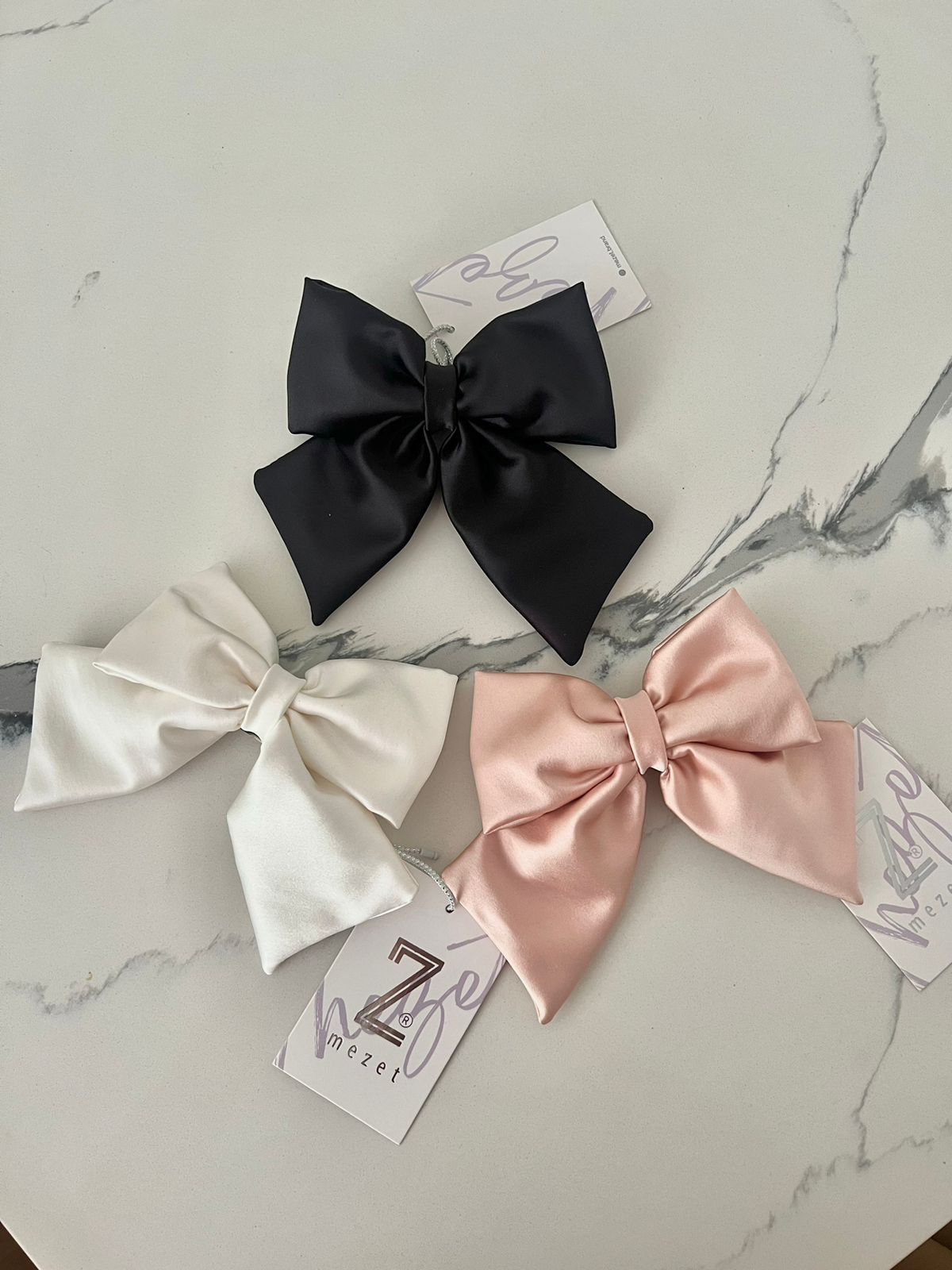 BOW BARRETTE